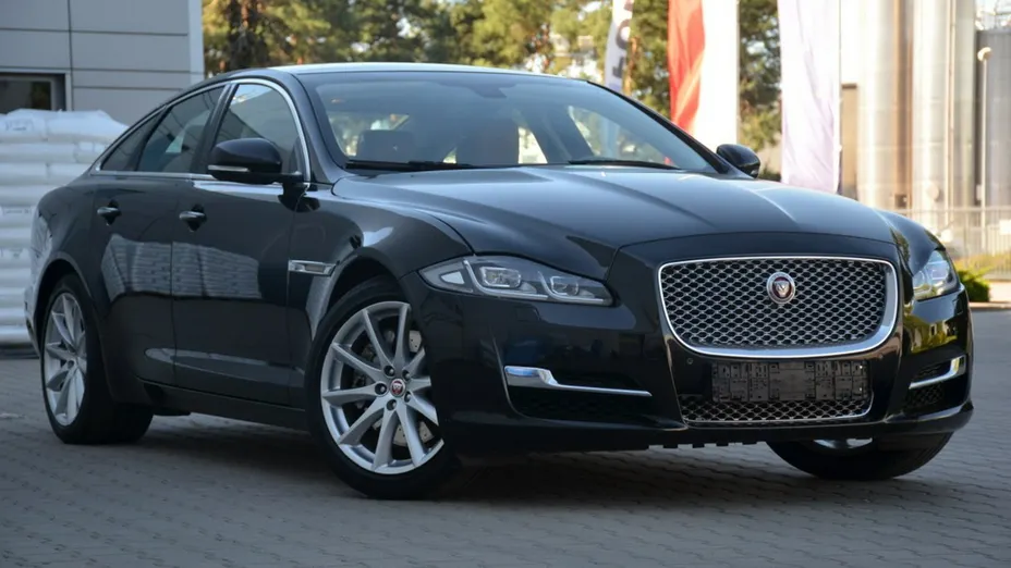 JAGUAR XJ -