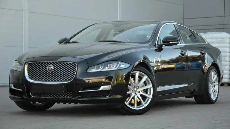 JAGUAR XJ -