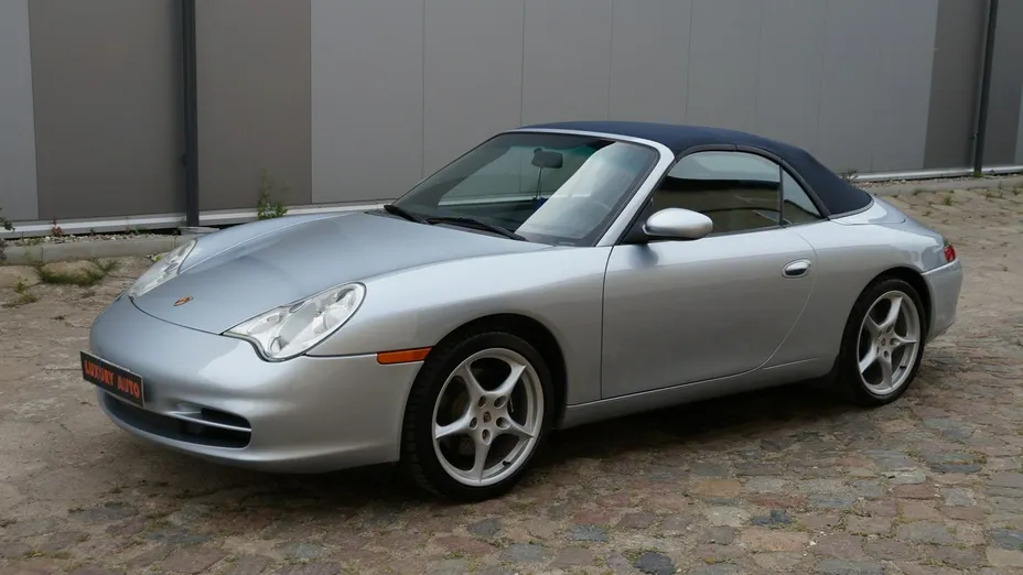 PORSCHE 911 -