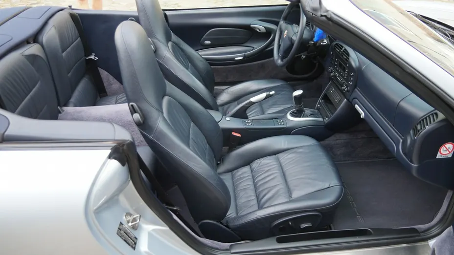 PORSCHE 911 -
