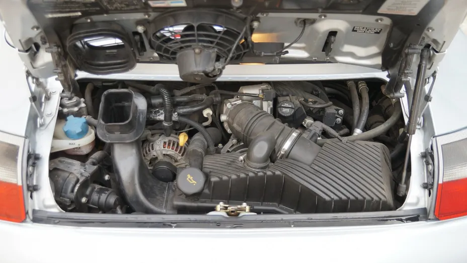 PORSCHE 911 -
