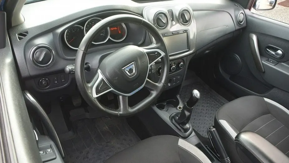 DACIA Logan -