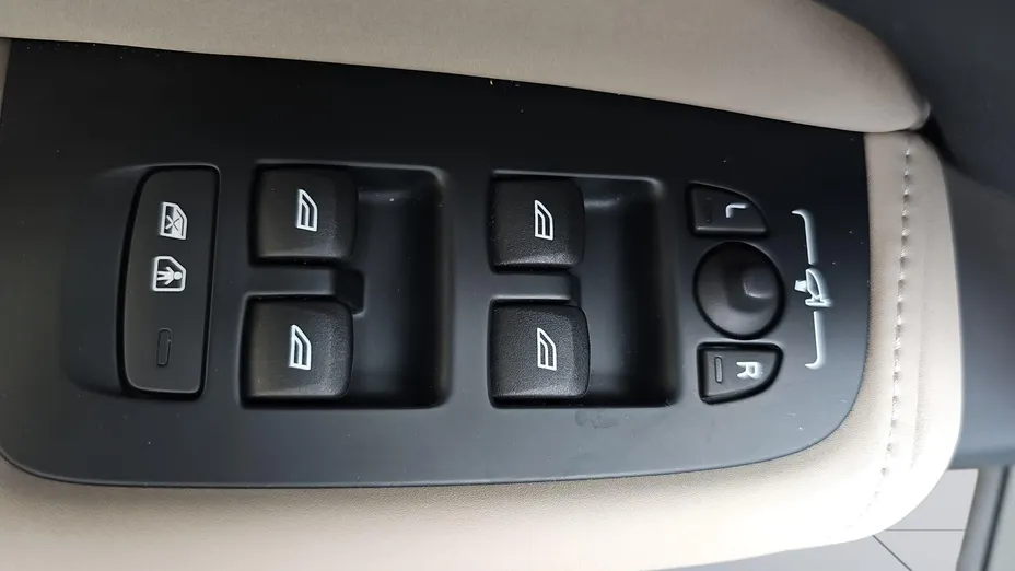 VOLVO XC60 XC60 B5 B AWD Plus Dark aut