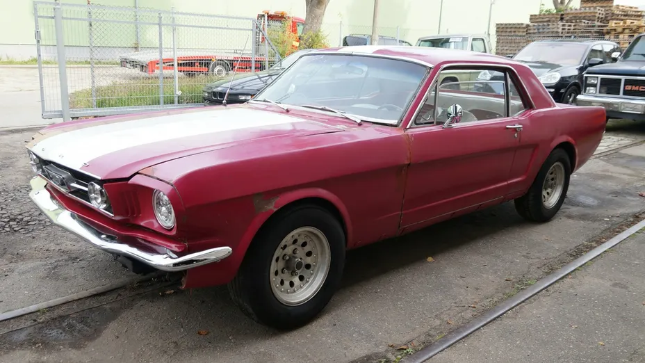 FORD Mustang -