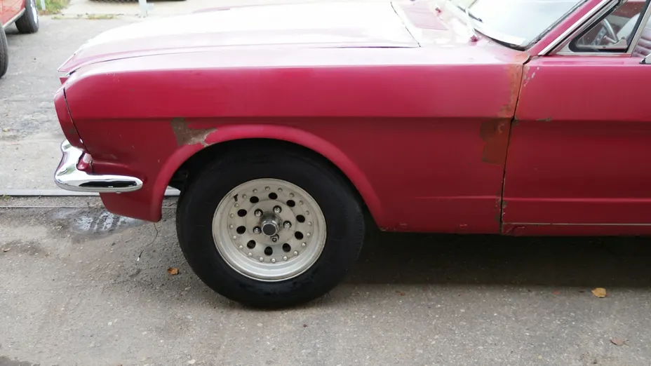FORD Mustang -