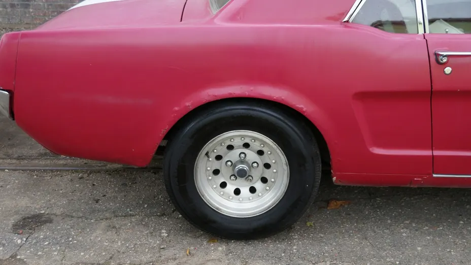 FORD Mustang -