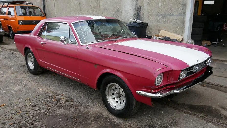 FORD Mustang -