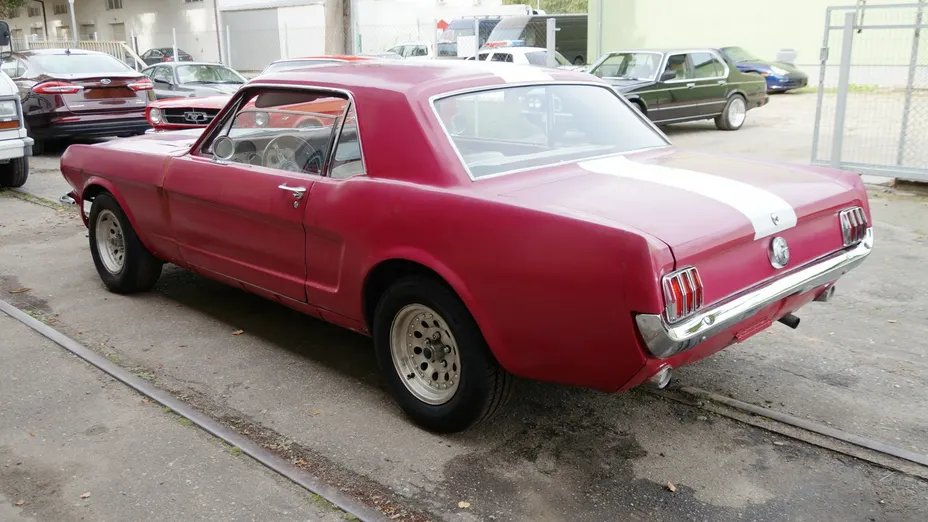 FORD Mustang -