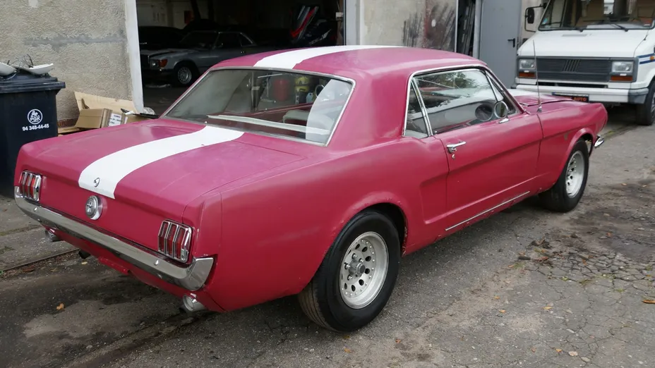 FORD Mustang -