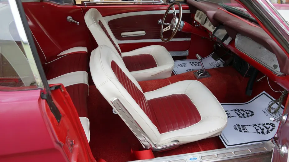 FORD Mustang -