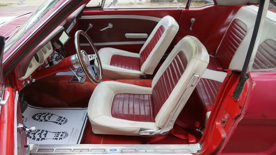 FORD Mustang -