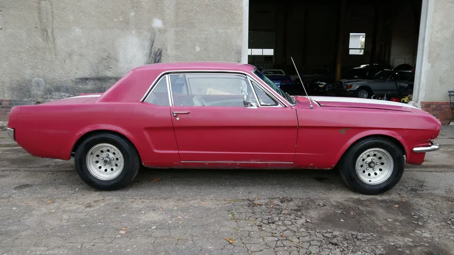 FORD Mustang -