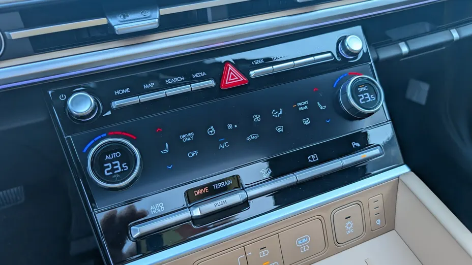 HYUNDAI Santa Fe Santa Fe 1.6 T-GDI HEV Calligraphy 4WD aut 6os. Nowy