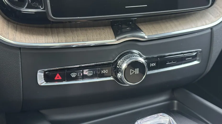 VOLVO XC60 XC60 T6 Plug-In Hybrid AWD Plus Bright aut