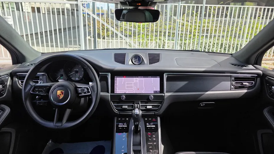 PORSCHE Macan -