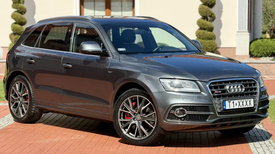 AUDI SQ5 -