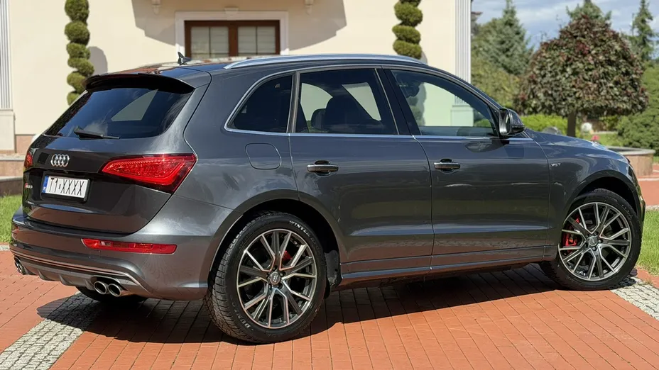AUDI SQ5 -