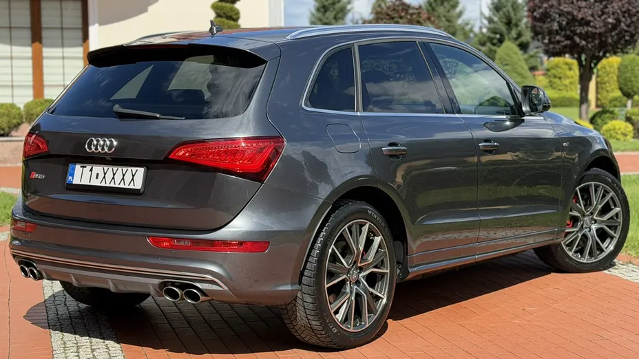 AUDI SQ5 -