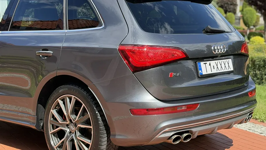 AUDI SQ5 -