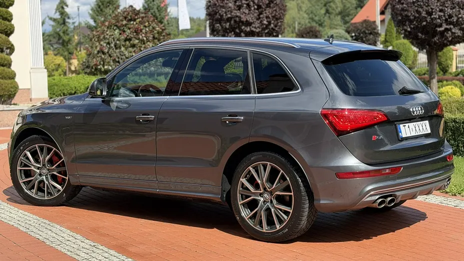 AUDI SQ5 -