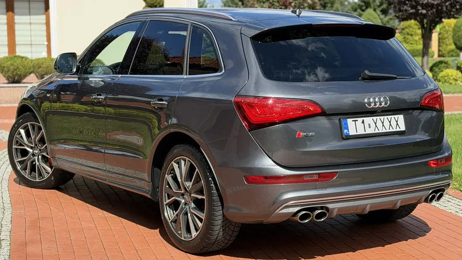 AUDI SQ5 -