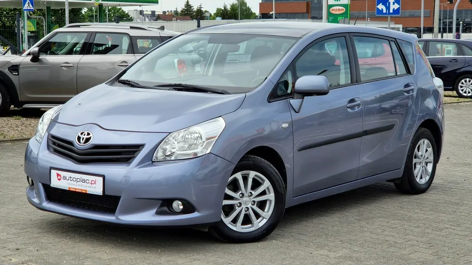 TOYOTA Verso -