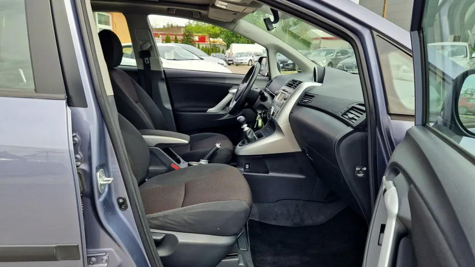 TOYOTA Verso -
