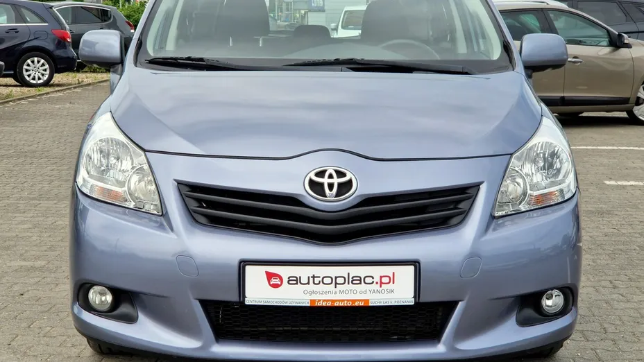 TOYOTA Verso -
