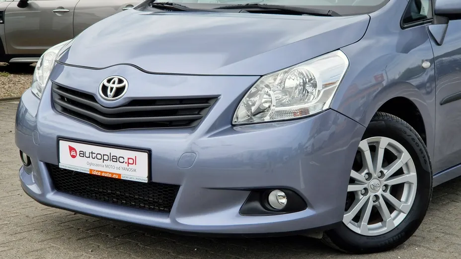 TOYOTA Verso -