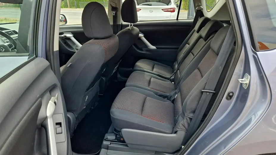 TOYOTA Verso -