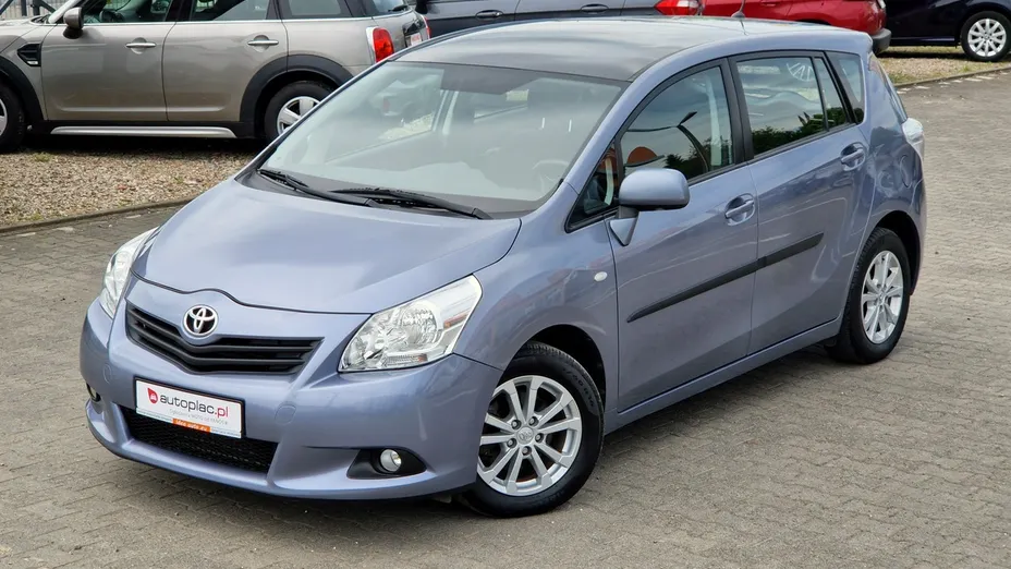 TOYOTA Verso -