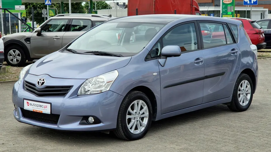 TOYOTA Verso -