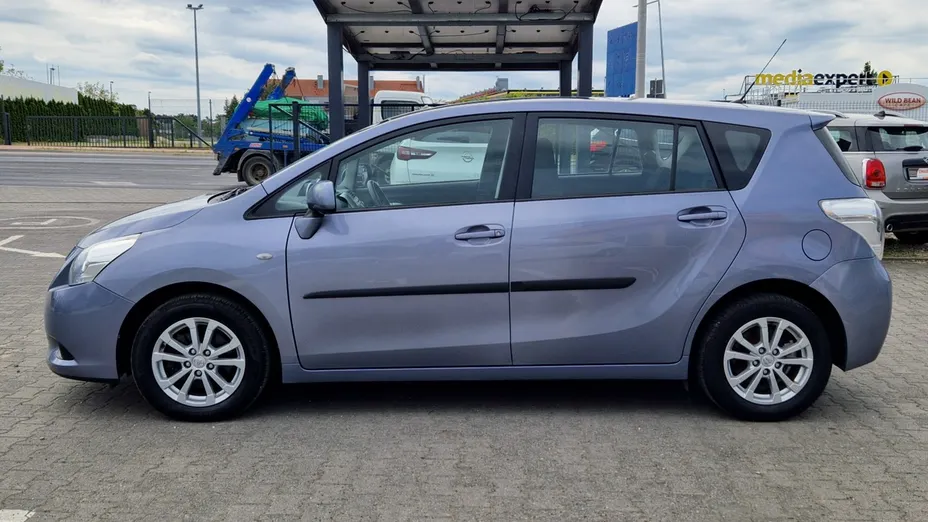 TOYOTA Verso -