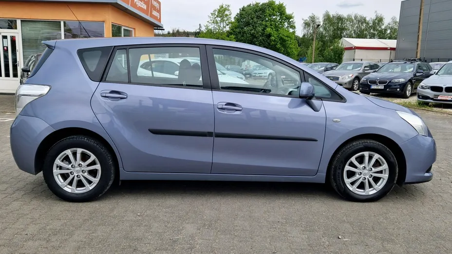 TOYOTA Verso -