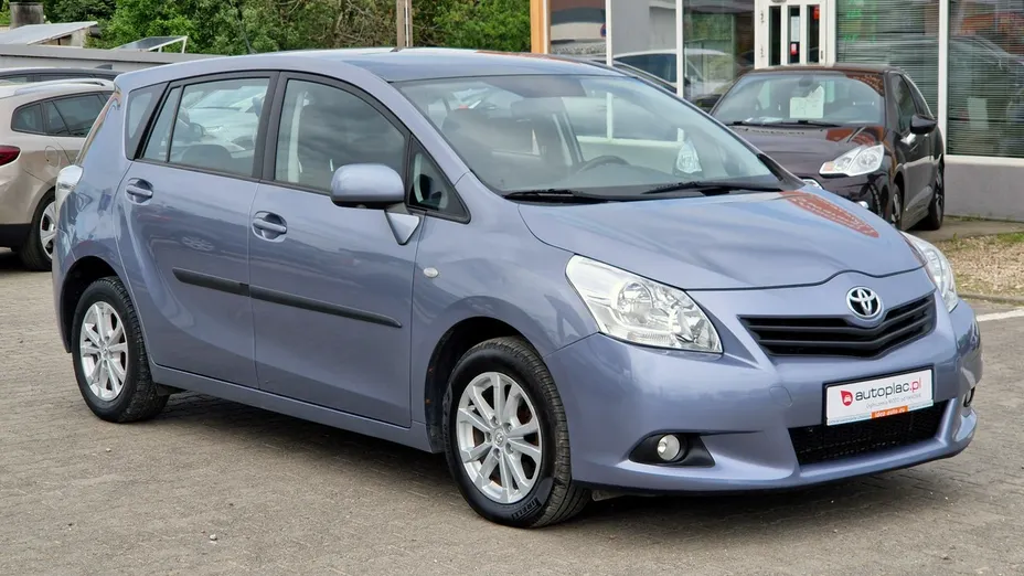 TOYOTA Verso -