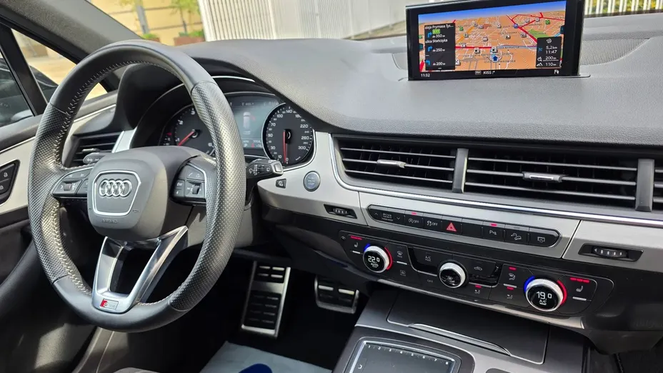 AUDI Q7 -
