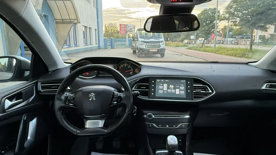 PEUGEOT 308 -