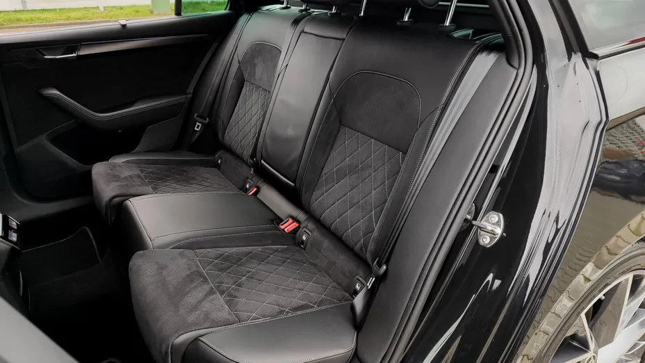 SKODA Superb Superb 2.0 TDI SCR Sportline DSG