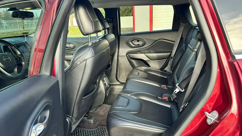 JEEP Cherokee -
