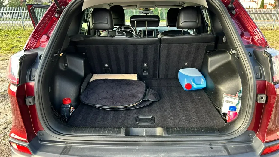 JEEP Cherokee -