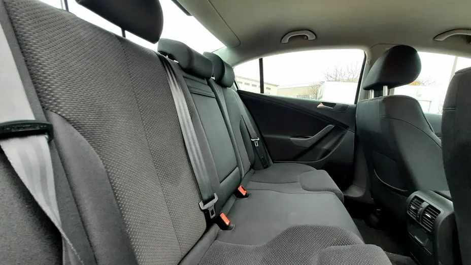 VOLKSWAGEN Passat -