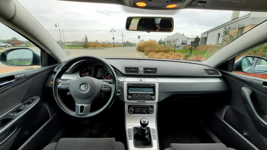 VOLKSWAGEN Passat -