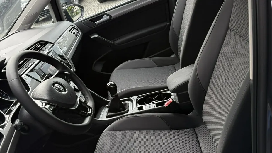 VOLKSWAGEN Touran -