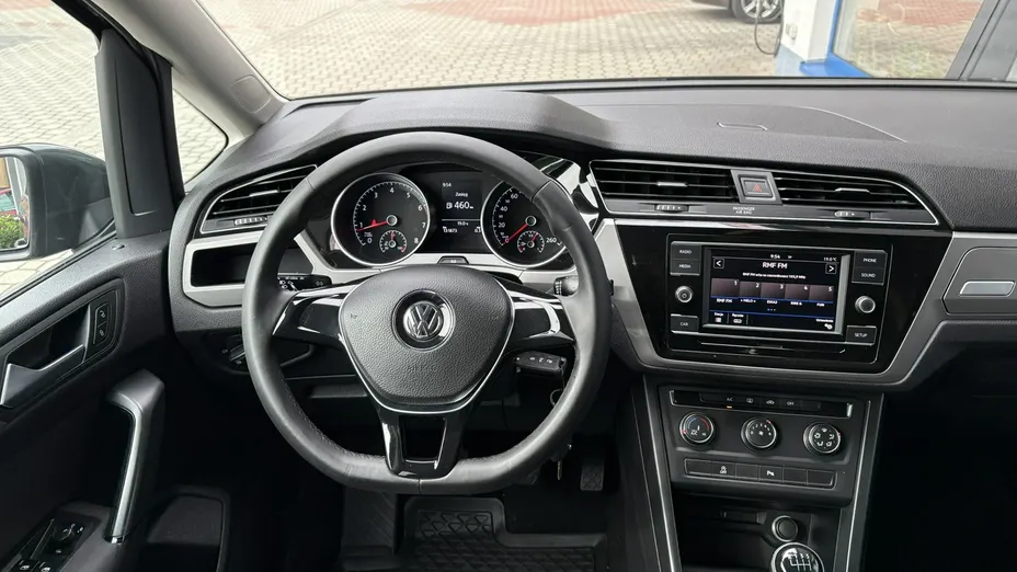 VOLKSWAGEN Touran -
