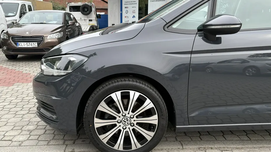 VOLKSWAGEN Touran -
