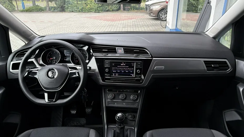 VOLKSWAGEN Touran -