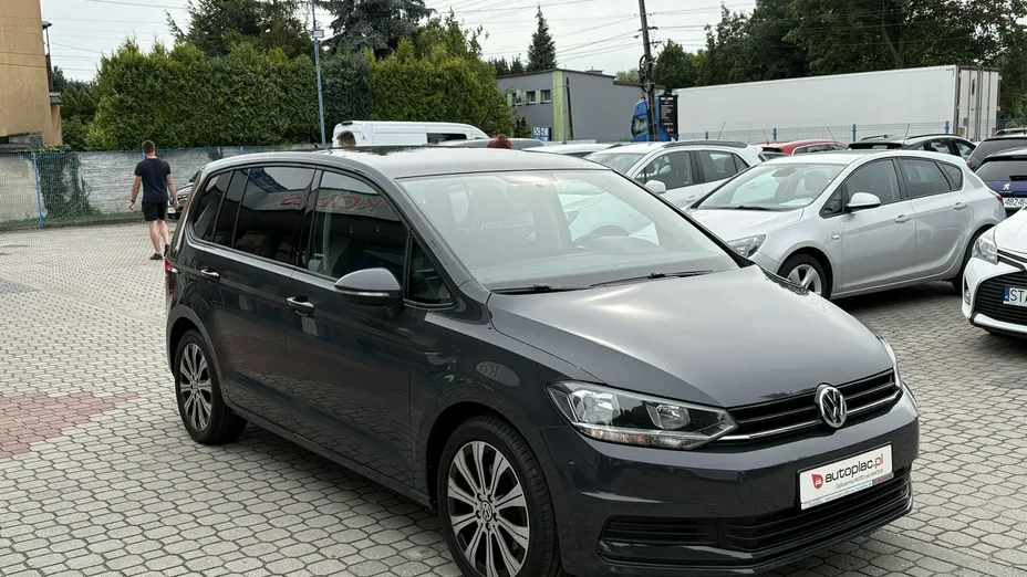 VOLKSWAGEN Touran -