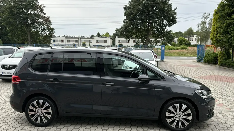 VOLKSWAGEN Touran -