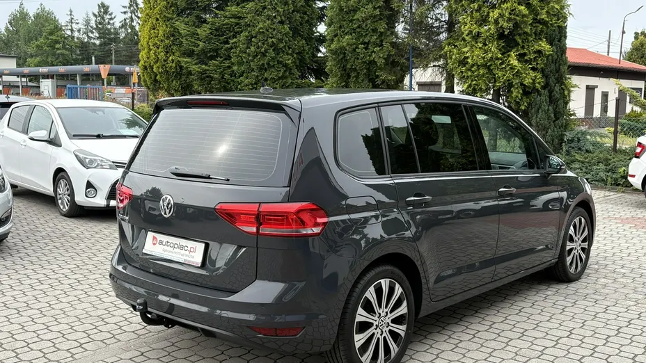 VOLKSWAGEN Touran -