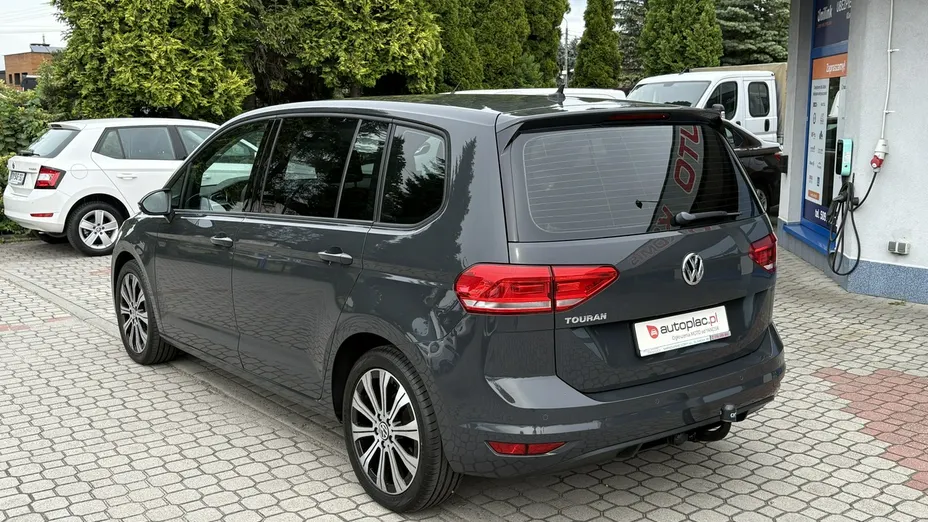 VOLKSWAGEN Touran -